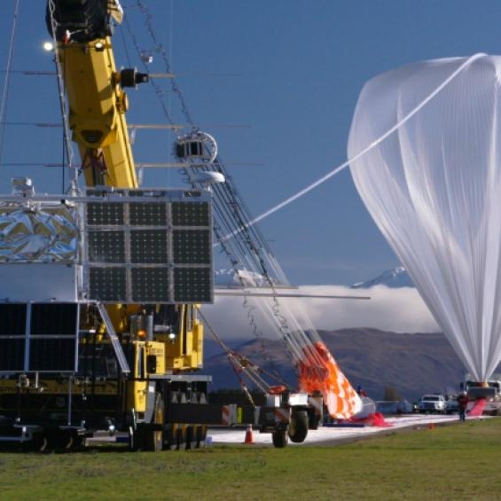 Etude des rayons cosmiques depuis l’espace : du ballon EUSO-SPB à mini-EUSO dans l’ISS